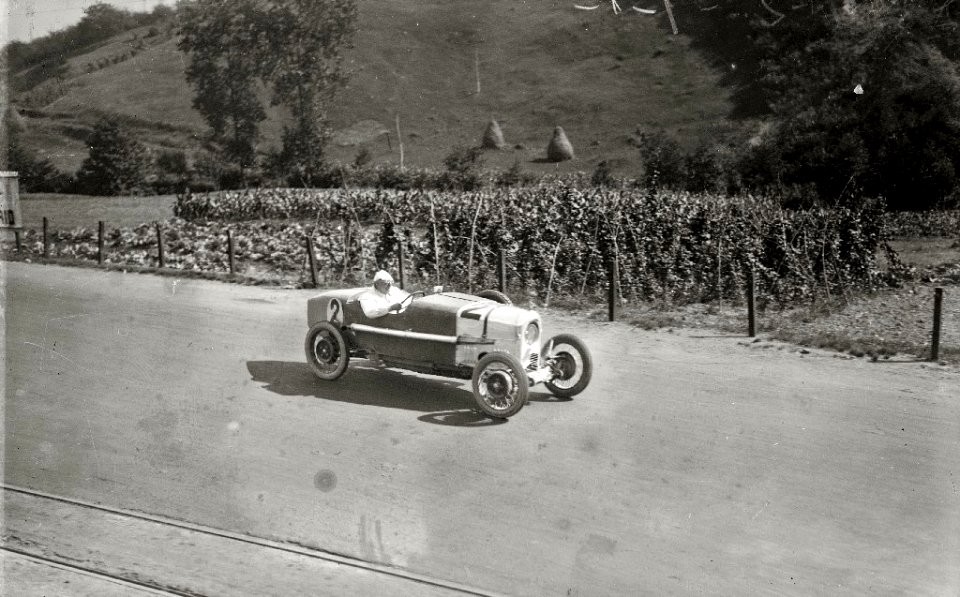 Carrera automóvilistica en el circuito de Lasarte (77 de 493) - Fondo Car-Kutxa Fototeka
