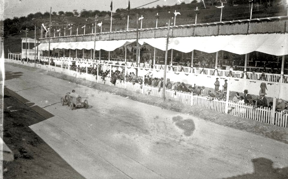Carrera automóvilistica en el circuito de Lasarte (81 de 493) - Fondo Car-Kutxa Fototeka