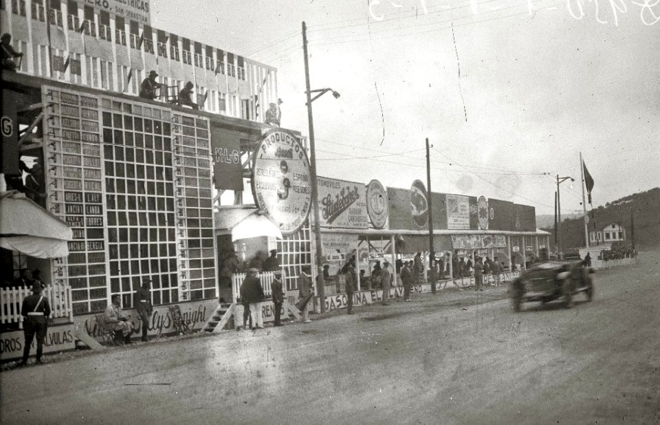 Carrera automóvilistica en el circuito de Lasarte (97 de 493) - Fondo Car-Kutxa Fototeka