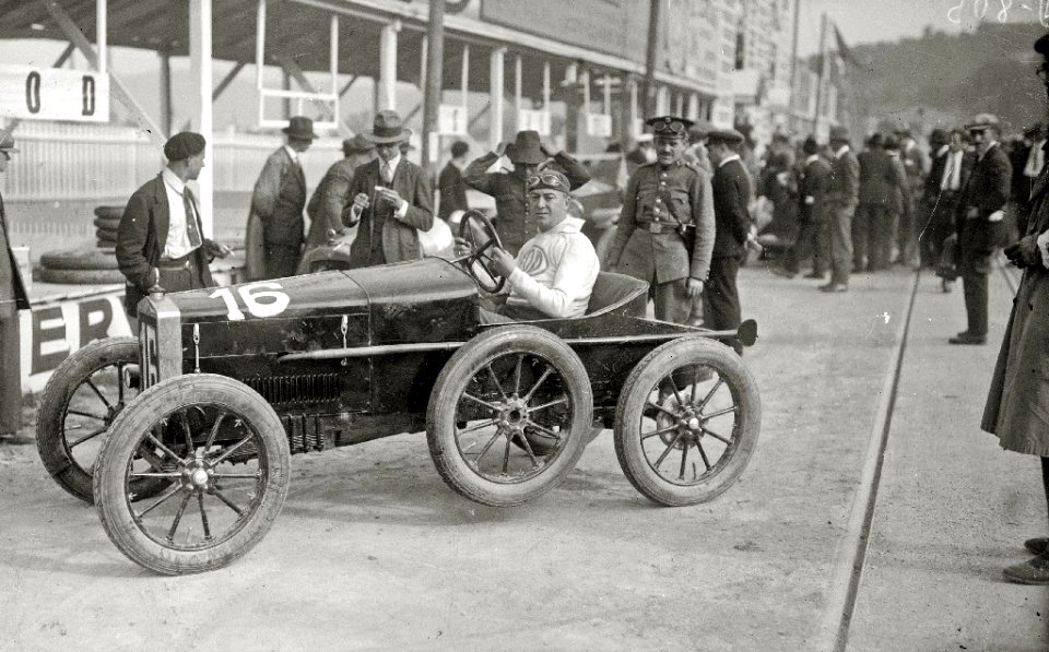 Carrera automóvilistica en el circuito de Lasarte (73 de 493) - Fondo Car-Kutxa Fototeka