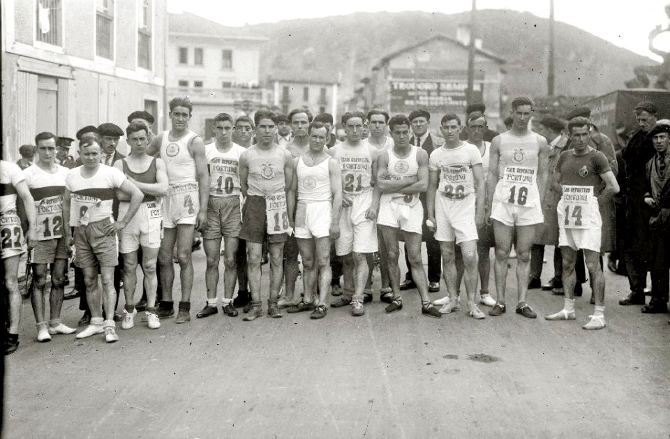 Carrera de cross 'Vuelta a San Sebastián' organizado por el Club Deportivo Fortuna (1 de 5) - Fondo Car-Kutxa Fototeka