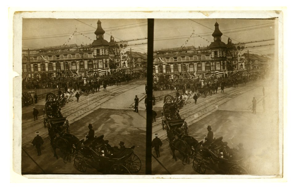 Carriages carrying Admiral Togo, naval officers, and government officials during Togo's official visit to Tokyo in Oct., 1905 LCCN2005678639