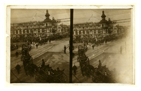 Carriages carrying Admiral Togo, naval officers, and government officials during Togo's official visit to Tokyo in Oct., 1905 LCCN2005678639