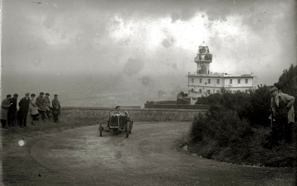 Carrera de automóviles y motocicletas por el Paseo del Faro (5 de 6) - Fondo Car-Kutxa Fototeka