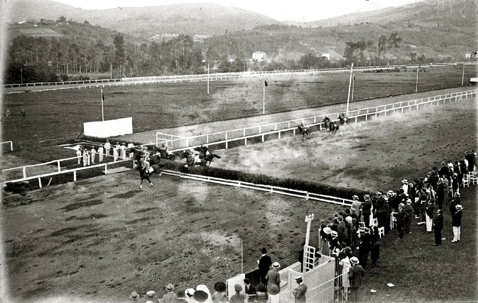 Carreras de caballos en el hipódromo de Lasarte (22 de 24) - Fondo Car-Kutxa Fototeka