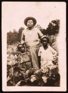 Celia and her two children LCCN2015651322