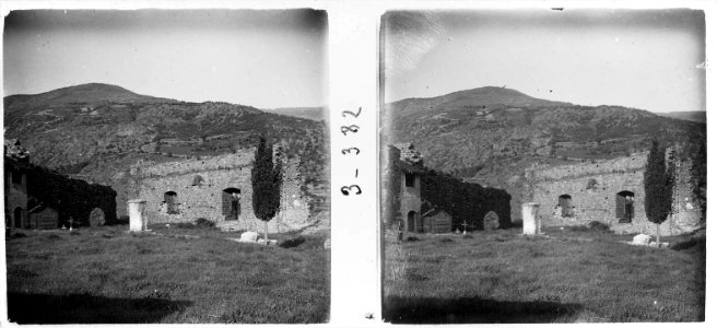Cementiri al costat del palau