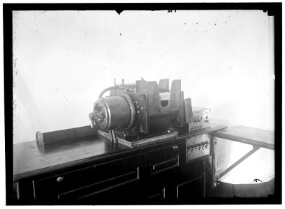 CENSUS BUREAU. DEPARTMENT OF COMMERCE. TABULATING MACHINE LCCN2016866635