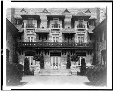 Center part of facade of home of Edmund Cogswell Converse, Greenwich, Connecticut LCCN94502480 photo