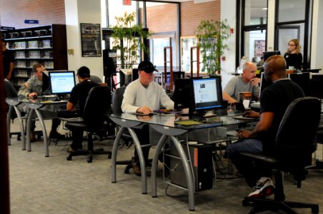 Center Library offers free services and programs (8652091031)