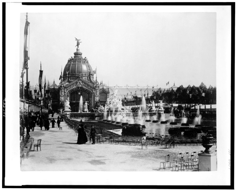 Central Dome, with Fountain Coutan in foreground, Paris Exposition, 1889 LCCN92519637