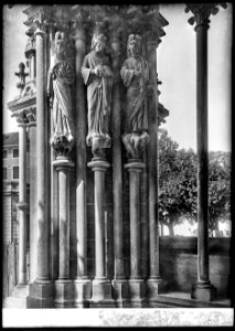CH-NB - Lausanne, Cathédrale protestante Notre-Dame, Porche des Apôtres, vue partielle - Collection Max van Berchem - EAD-7297