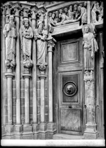 CH-NB - Lausanne, Cathédrale protestante Notre-Dame, Porche des Apôtres, vue partielle - Collection Max van Berchem - EAD-7294