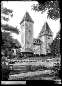 CH-NB - La Sarraz, Château, vue partielle - Collection Max van Berchem - EAD-7541