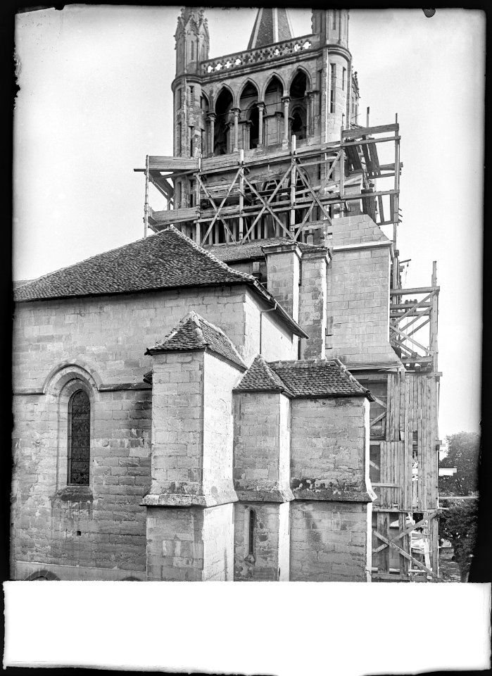 CH-NB - Lausanne, Cathédrale protestante Notre-Dame, vue partielle extérieure - Collection Max van Berchem - EAD-7285