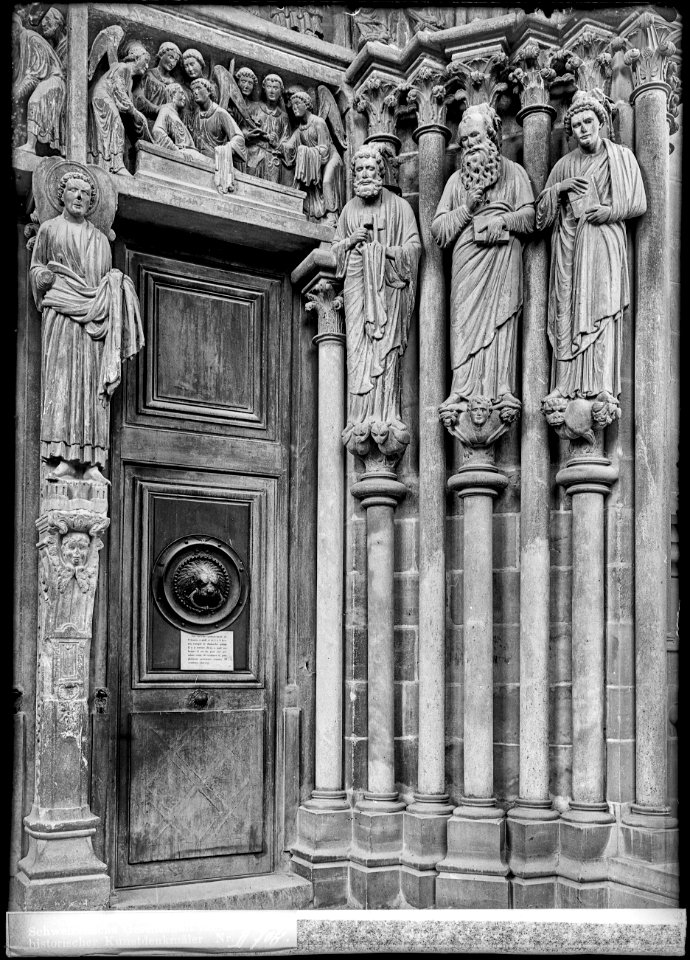 CH-NB - Lausanne, Cathédrale protestante Notre-Dame, Porche des Apôtres, vue partielle - Collection Max van Berchem - EAD-7295