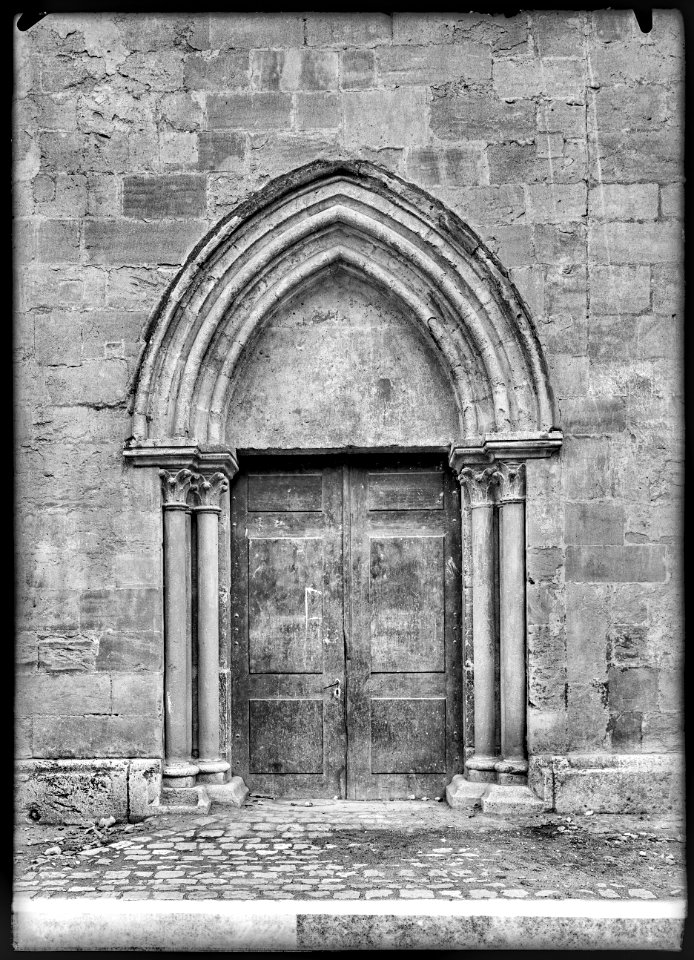 CH-NB - Lausanne, Cathédrale protestante Notre-Dame, vue partielle extérieure - Collection Max van Berchem - EAD-7288