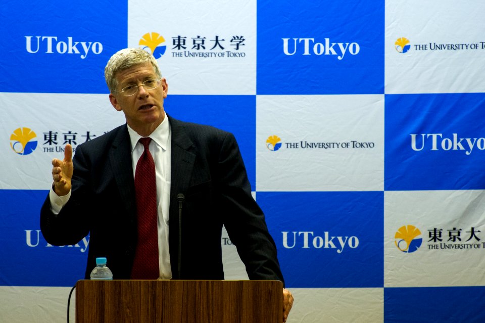 Deputy Secretary of Energy Poneman Engages Students in Tokyo - Flickr - East Asia and Pacific Media Hub (3)
