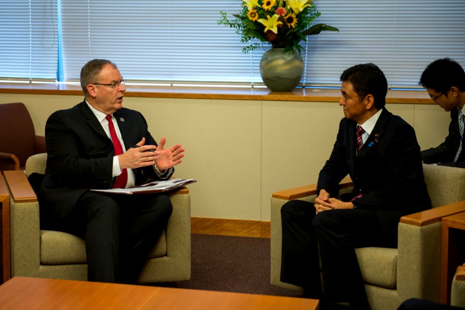 Deputy Secretary of Defense Work With Japan’s Senior Vice Foreign Minister Kishi - Flickr - East Asia and Pacific Media Hub (2)