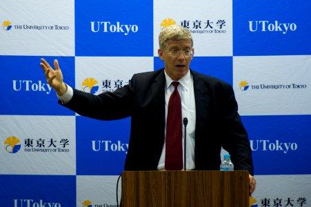 Deputy Secretary of Energy Poneman Engages Students in Tokyo - Flickr - East Asia and Pacific Media Hub (1)