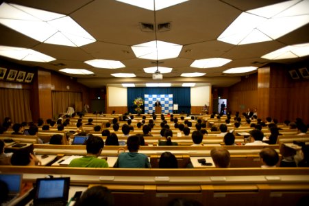 Deputy Secretary of Energy Poneman Engages Students in Tokyo - Flickr - East Asia and Pacific Media Hub (4)