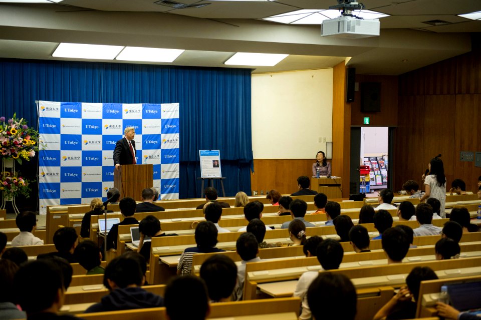 Deputy Secretary of Energy Poneman Engages Students in Tokyo - Flickr - East Asia and Pacific Media Hub