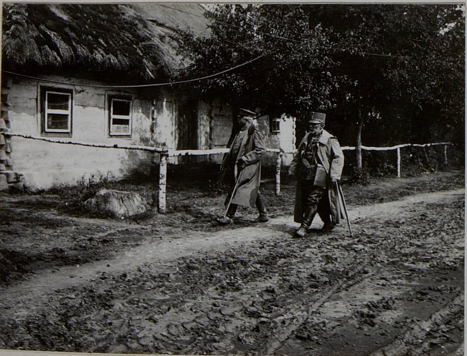 Der deutsche Generalleutnant Karl Litzmann und General der Infanterie Friedrich Csanady von Bekes in Pawlowiczy (BildID 15456437)