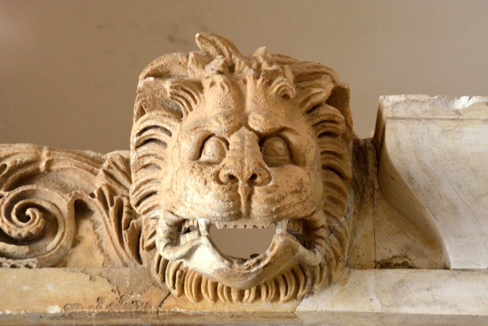 Art antiquity lion