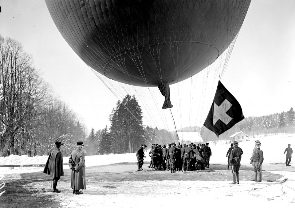 Der Fesselballon kurz vor der Fertigstellung - CH-BAR - 3238336