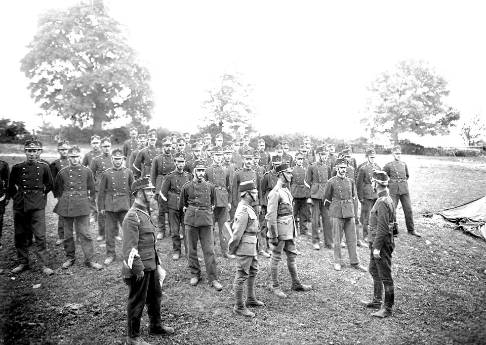 Der Kommandant besammelt seine Truppe - CH-BAR - 3240509
