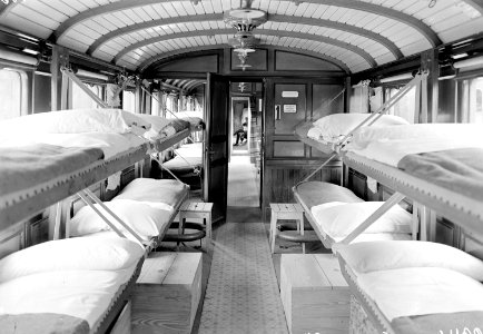 Der Bettentrakt in einem Sanitätszug - CH-BAR - 3238646