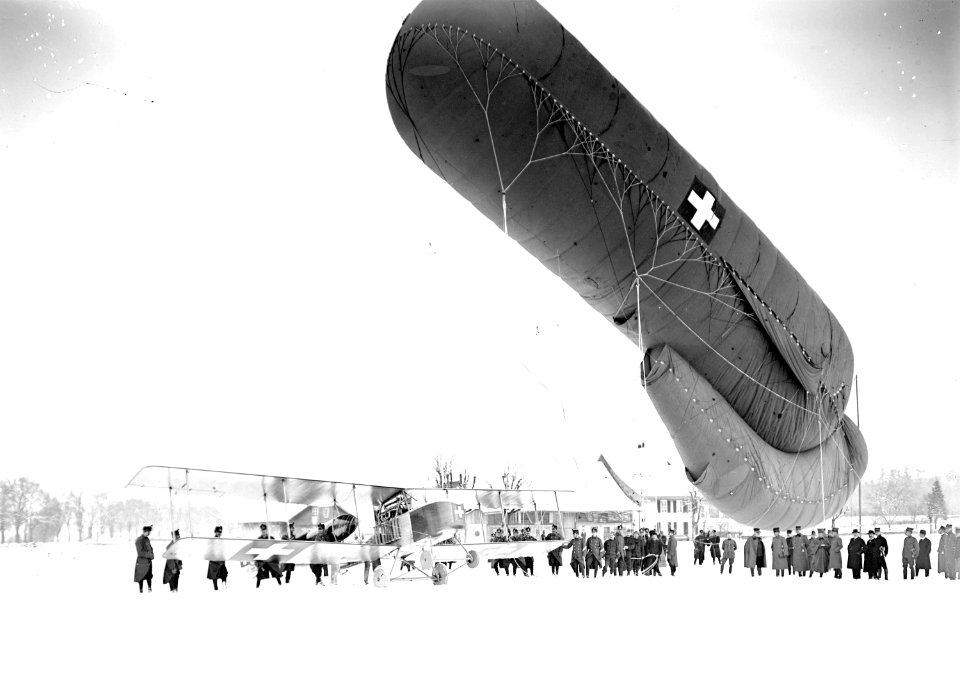 Der Fesselballon und der Häfeli DH-1 Doppeldecker - CH-BAR - 3240301