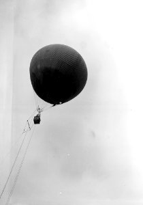 Der aufsteigende Fesselballon mit dem Laufseil - CH-BAR - 3238370