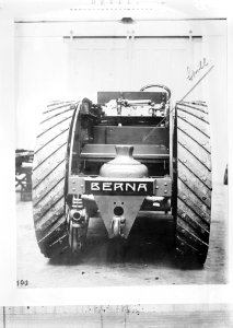 Der Berna Traktor von hinten - CH-BAR - 3241605
