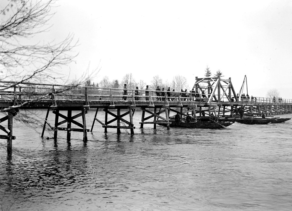 Der Verbindungsbogen in der Mitte der Jochbrücke - CH-BAR - 3239231