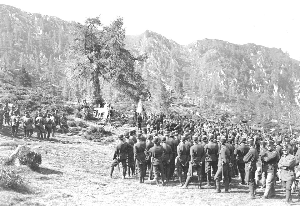 Der Feldprediger beim Feldgottesdienst - CH-BAR - 3239862