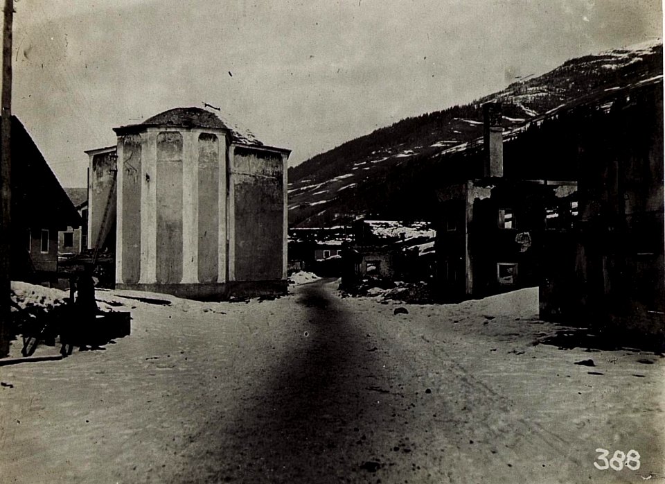 Der zerschossene Ort Moos, 5.2.1916. (BildID 15583024)