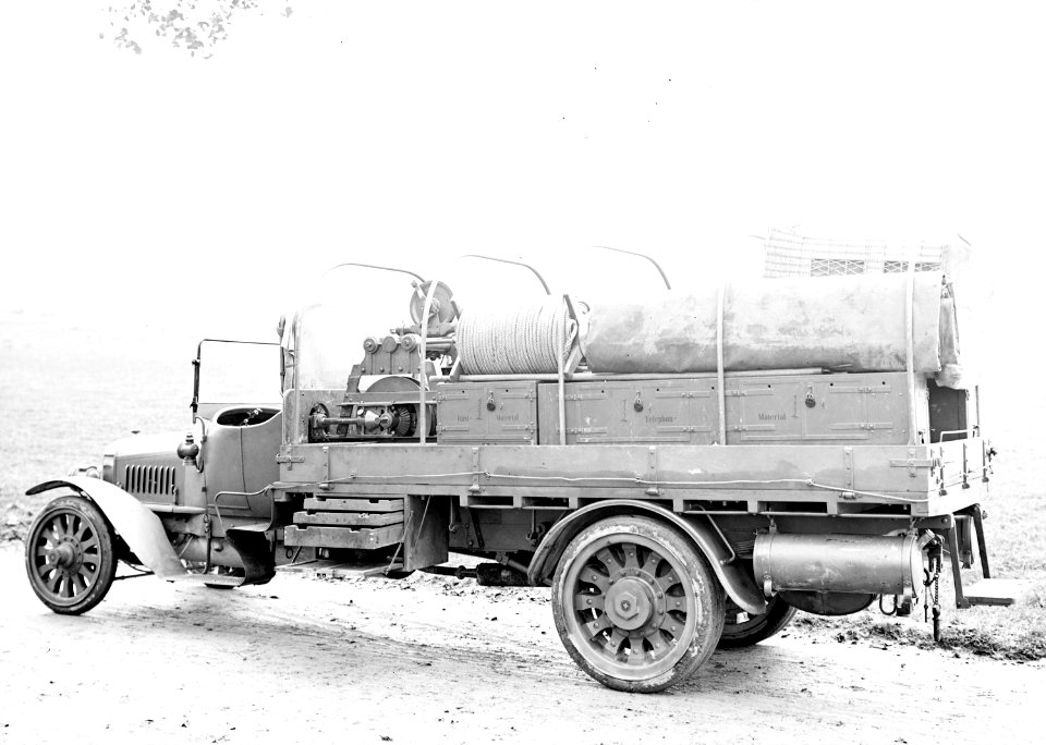 Der Materiallastwagen von der anderen Seite aus aufgenommen - CH-BAR - 3240141