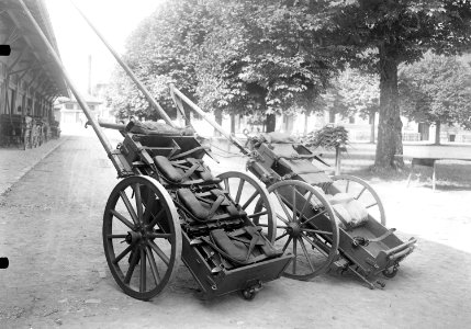 Der zweiteilige Handwagen zum Transport von Maschinengewehren - CH-BAR - 3238728