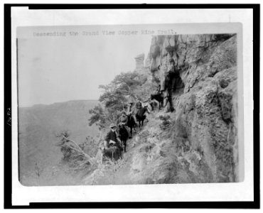Descending the Grand View Copper Mine trail LCCN2006686136