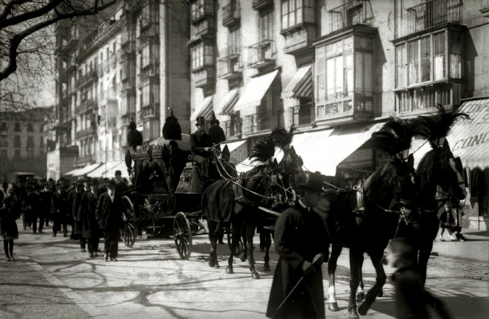 Desfile de autoridades en un cortejo fúnebre (5 de 5) - Fondo Car-Kutxa Fototeka