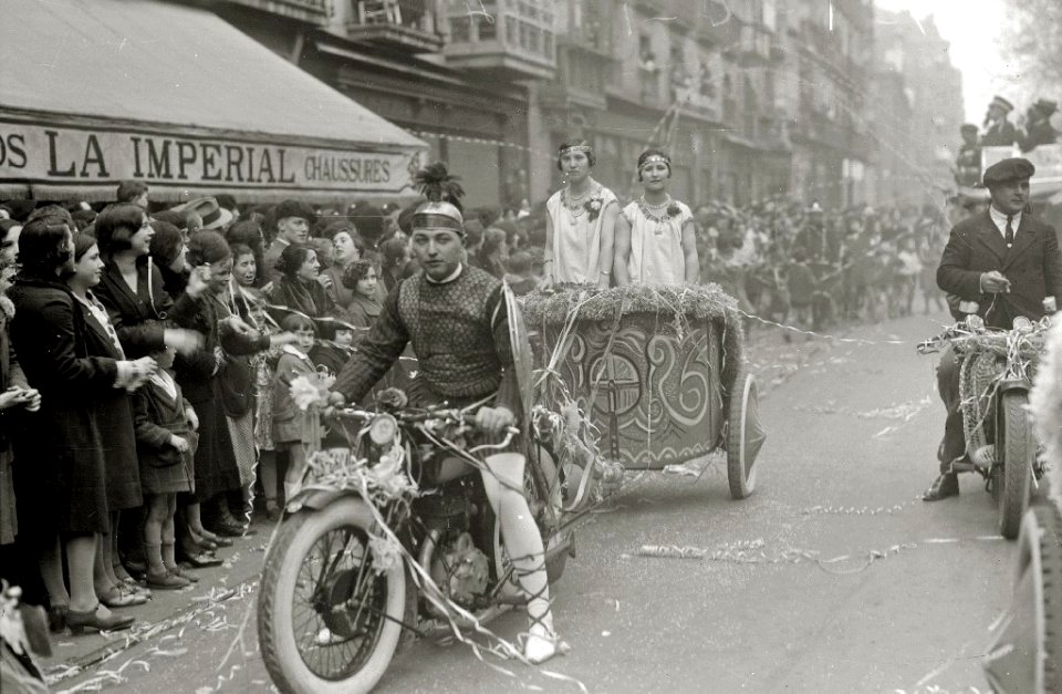 Desfile de carnaval por las calles de San Sebastián (12 de 18) - Fondo Car-Kutxa Fototeka