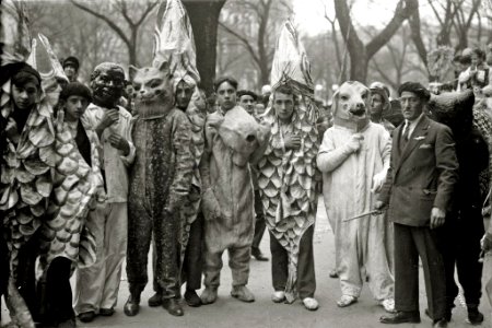 Desfile de carnaval por las calles de San Sebastián (7 de 18) - Fondo Car-Kutxa Fototeka