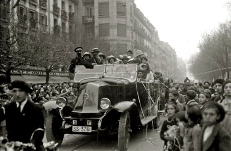 Desfile de carnaval por las calles de San Sebastián (11 de 18) - Fondo Car-Kutxa Fototeka