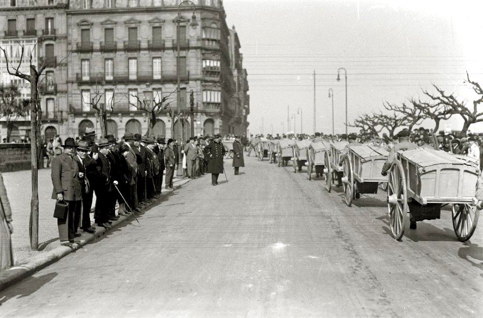 Desfile de servicios municipales por el paseo de la República Argentina (3 de 4) - Fondo Car-Kutxa Fototeka