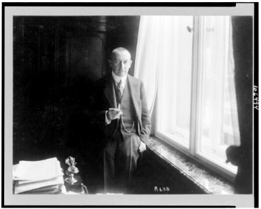 Dr. Karl Helfferich, three-quarter length portrait, standing by window, facing front LCCN93500556