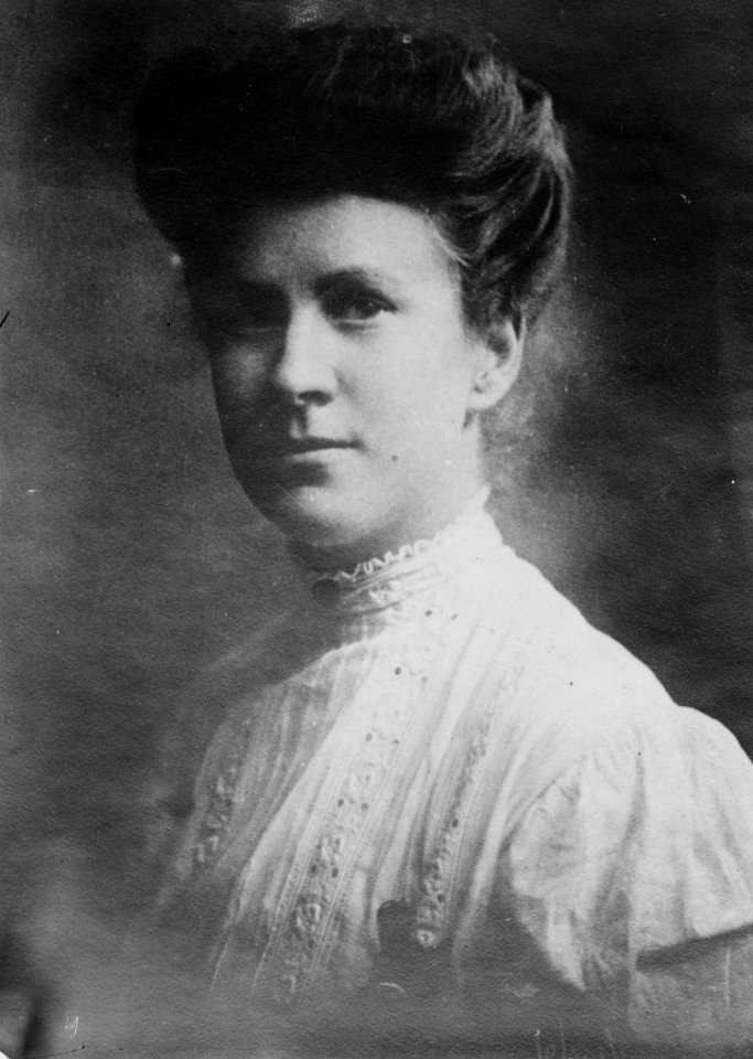 Dr. Mary Crawford LCCN2014697824 (cropped)