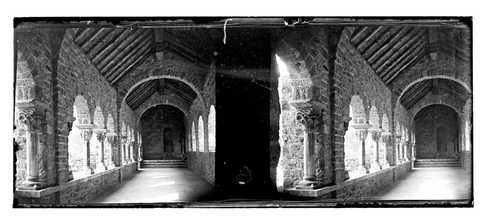 Galeria del claustre del monestir de Sant Martí del Canigó
