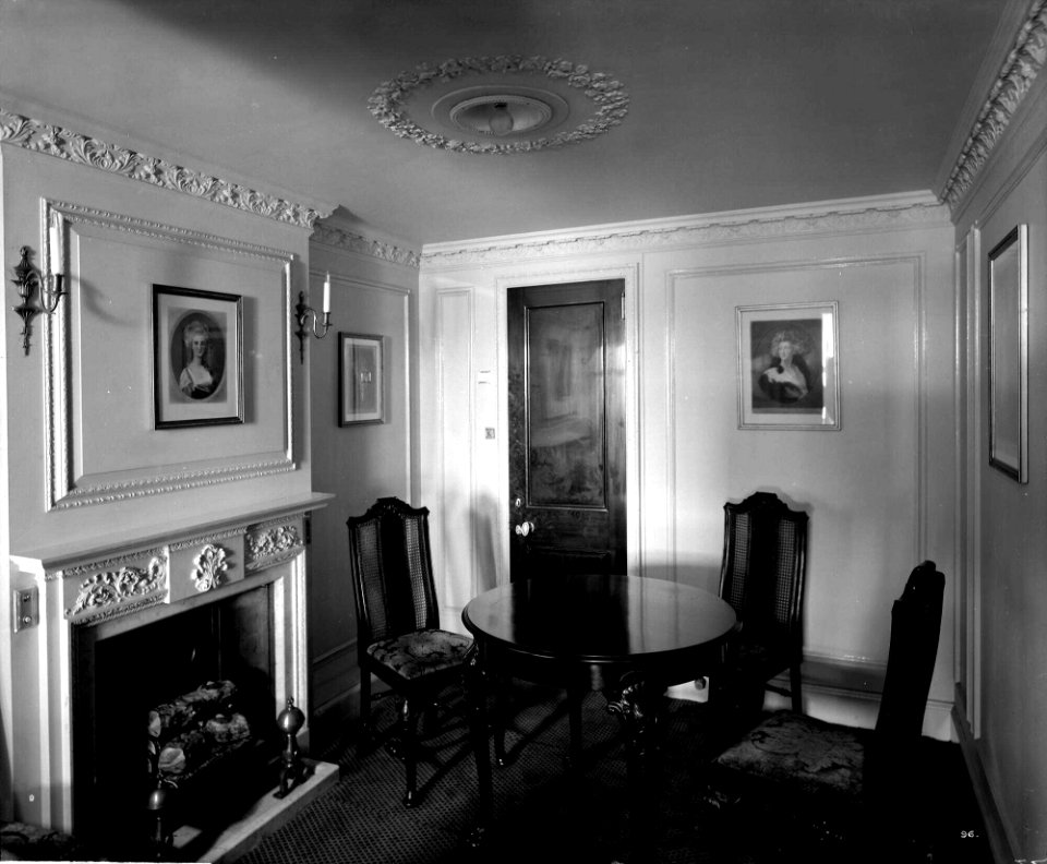 Gainsborough Suite on the 'Aquitania' (1914) RMG G10880