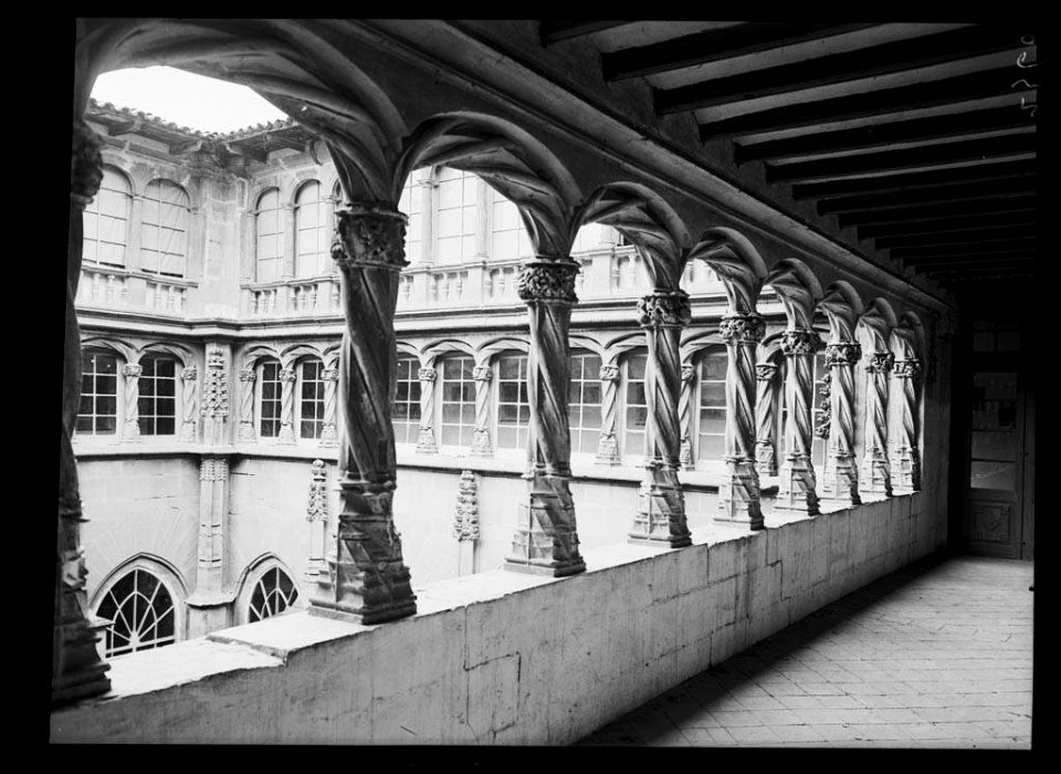 Galeria alta del claustre del Convent de Sant Bartomeu de Bellpuig (AFCEC VINTRO D 2360)